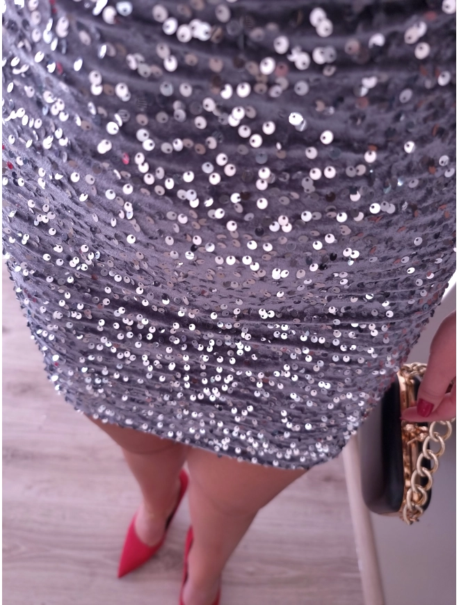 Sukienka CHICA błyszcząca cekiny srebrna 01