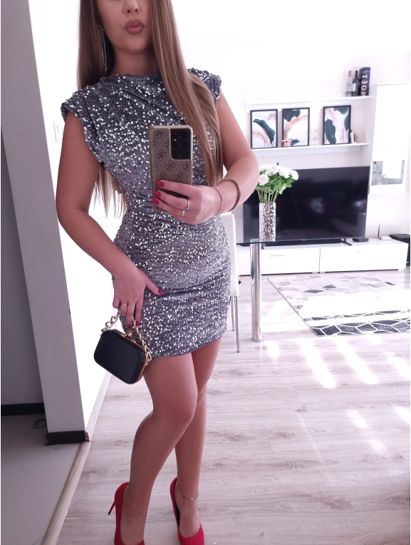 Sukienka CHICA błyszcząca cekiny srebrna 01