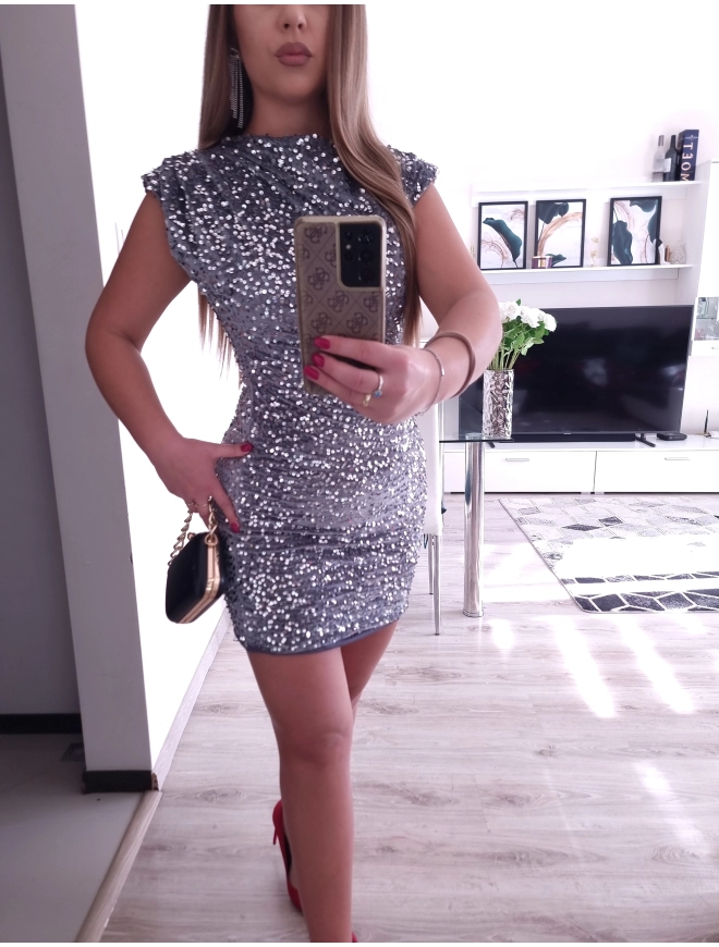 Sukienka CHICA błyszcząca cekiny srebrna 01