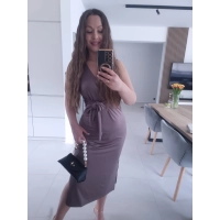 Sukienka GRACCE cappucino midi z rozcięciem