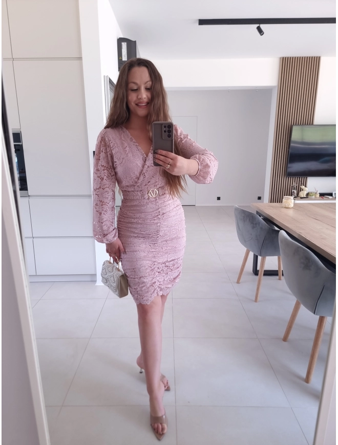 Sukienka RÓŻ puder koronkowa marszczona GLORI L XL