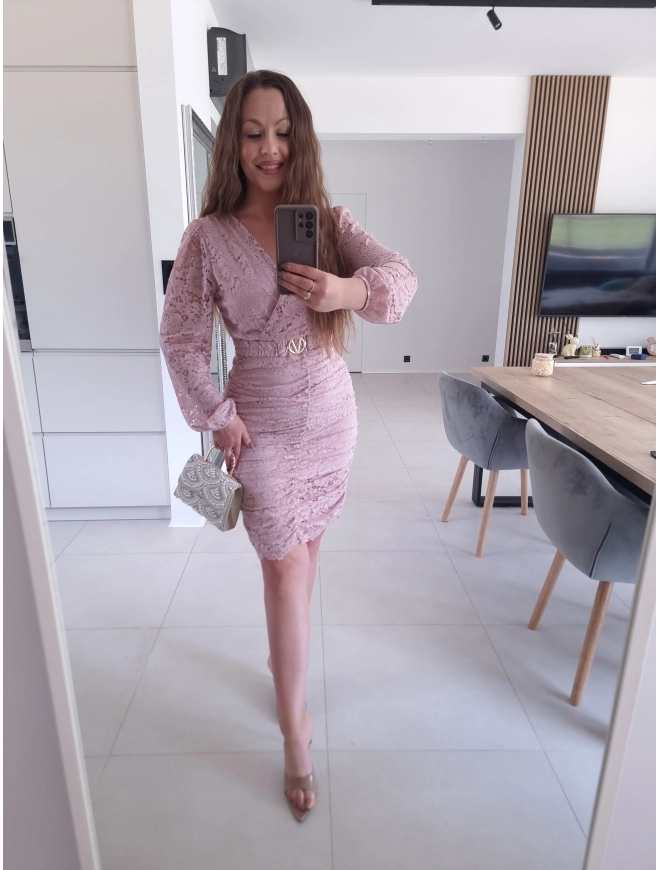 Sukienka RÓŻ puder koronkowa marszczona GLORI L XL