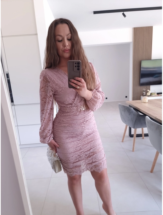 Sukienka RÓŻ puder koronkowa marszczona GLORI L XL